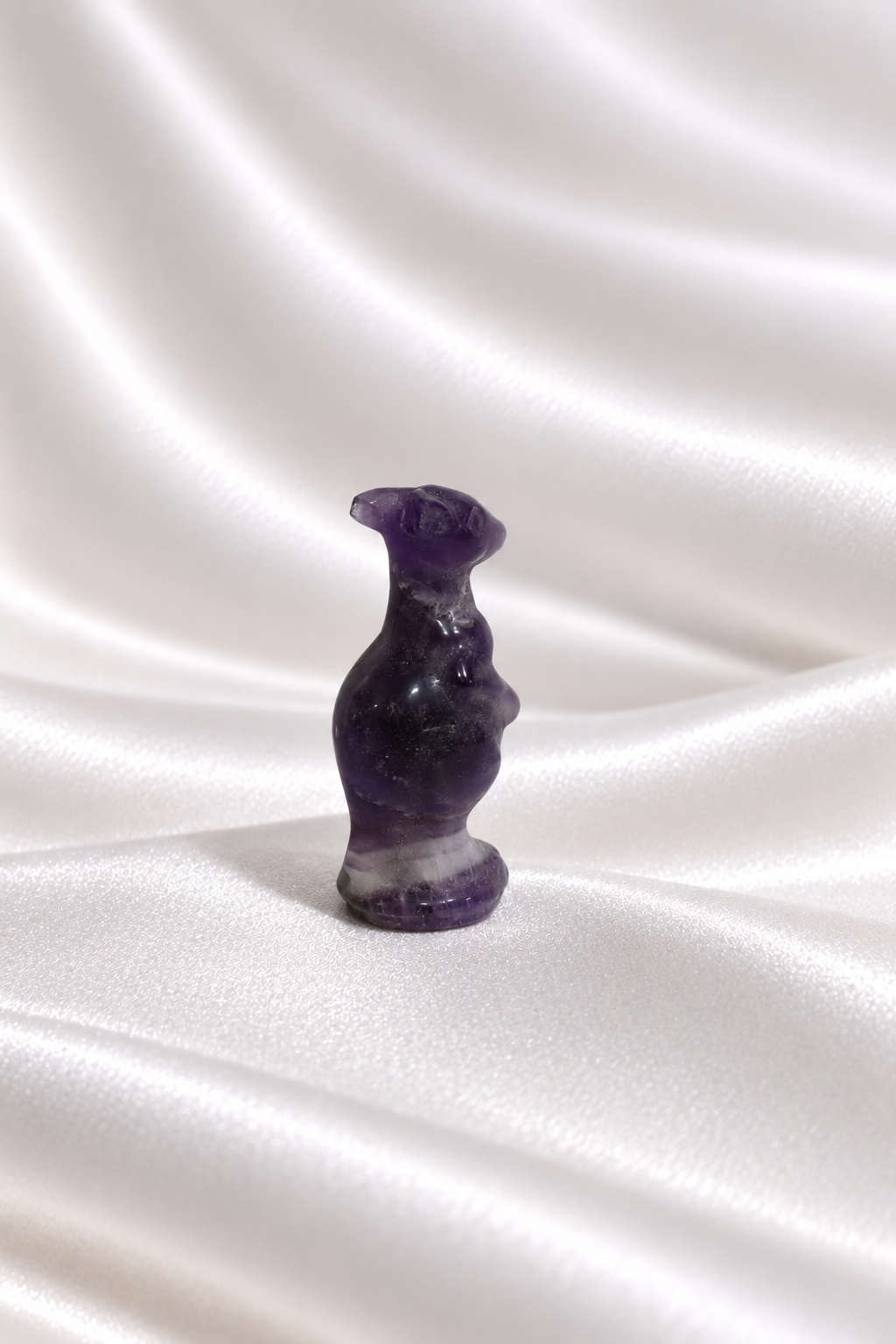 Mini Chevron Amethyst Kangaroo Carving - Little Chipped