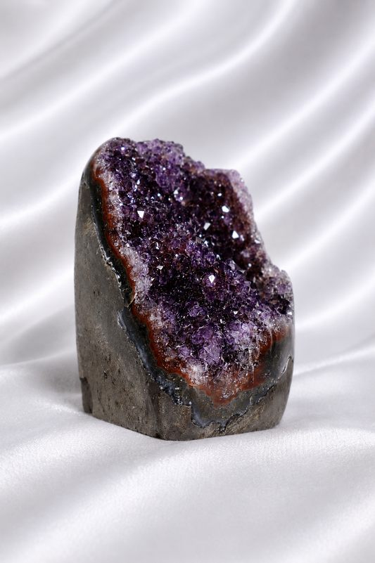 Amethyst Cut Base #53 - High Quality - 303 gm