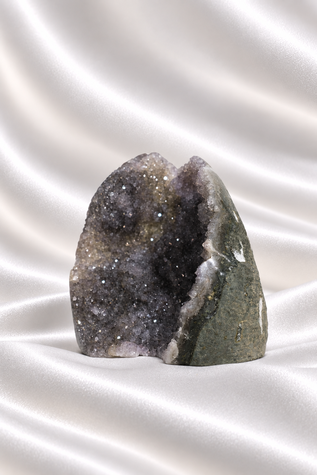 Amethyst Cut Base #71 - High Quality - 162 gm