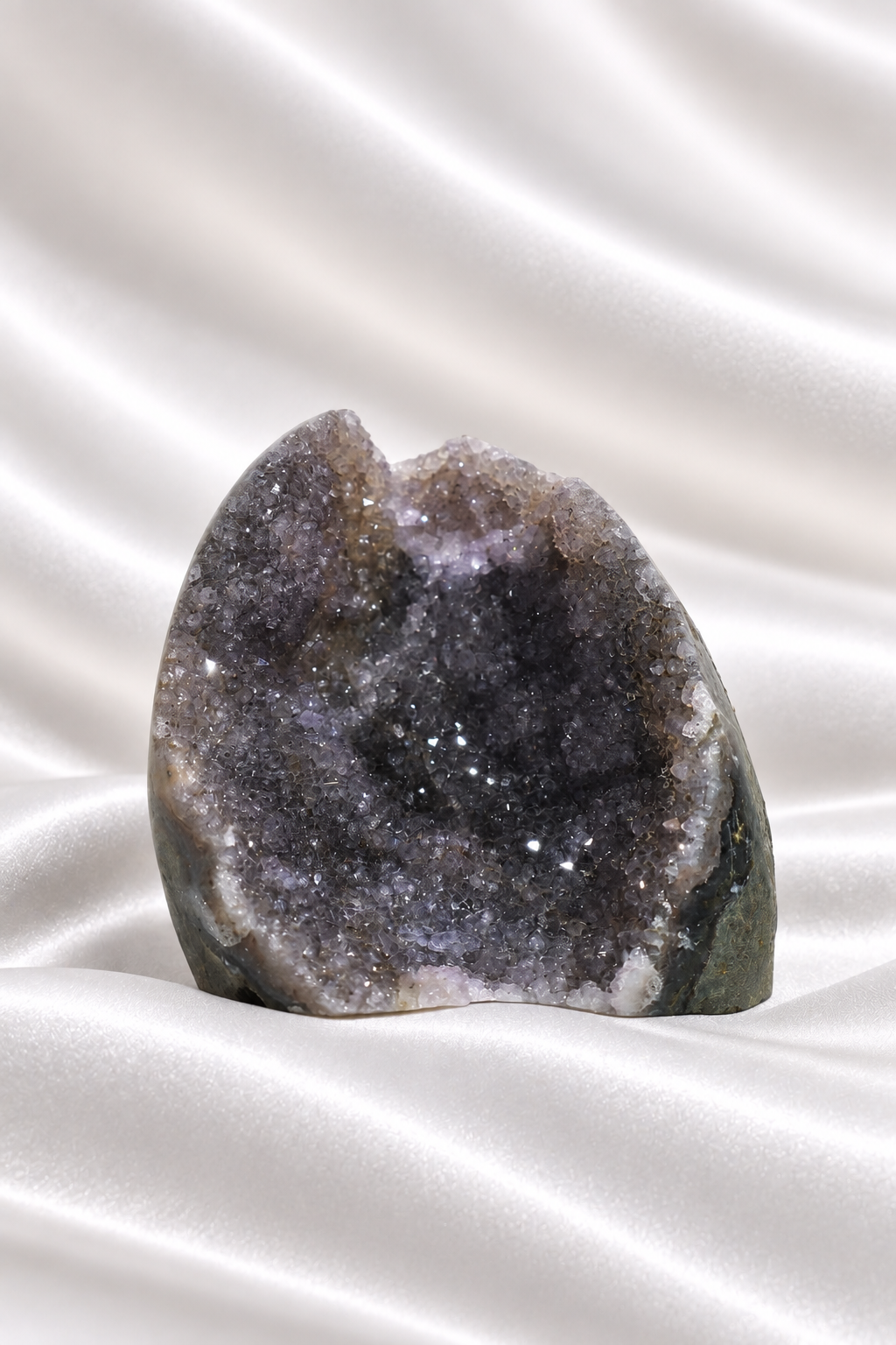 Amethyst Cut Base #71 - High Quality - 162 gm