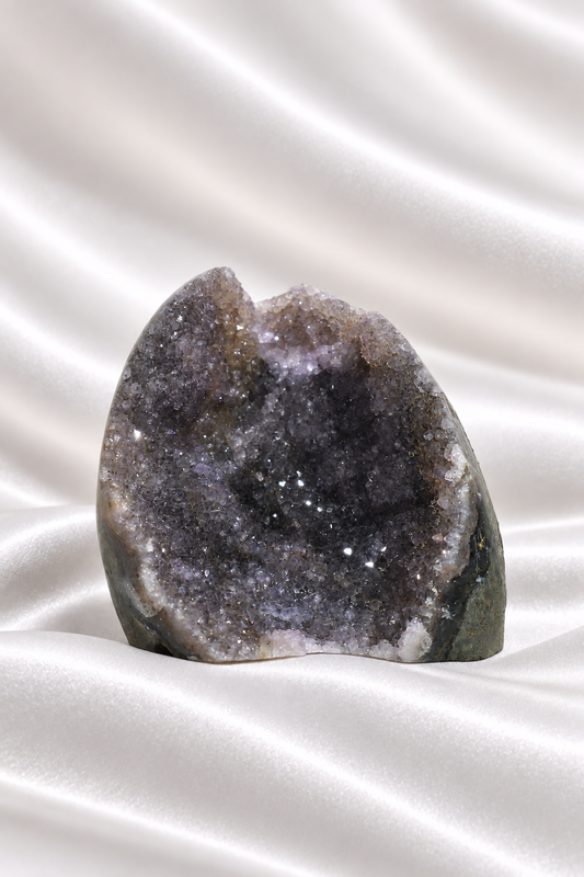Amethyst Cut Base #71 - High Quality - 162 gm